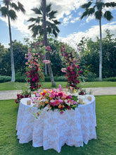 Load image into Gallery viewer, Open air modern ceremony arch 
Hawaii wedding rentals 
Oahu