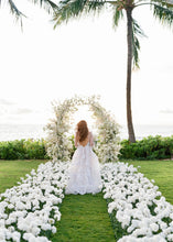 Load image into Gallery viewer, Open air modern ceremony arch 
Hawaii wedding rentals 
Oahu
