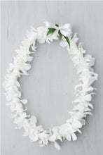 Load image into Gallery viewer, White orchid wedding lei - honolulu Hawaii