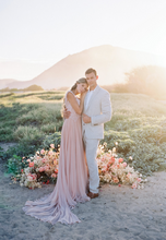 Load image into Gallery viewer, Oahu Hawaii ceremony ground florals 
Hawaii ceremony altar with peach, coral & creme flowers