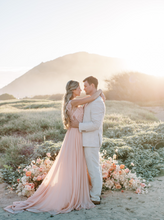 Load image into Gallery viewer, Oahu Hawaii ceremony ground florals 
Hawaii ceremony altar with peach, coral & creme flowers