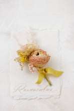 Load image into Gallery viewer, Dried Flora Boutonnieres