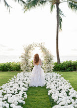 Load image into Gallery viewer, Modern ceremony arch  - Rental